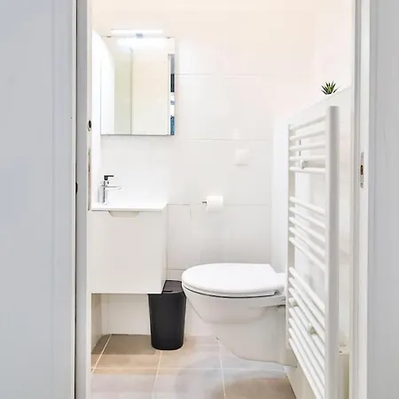 Jolie Pres Du Metro Apartment
